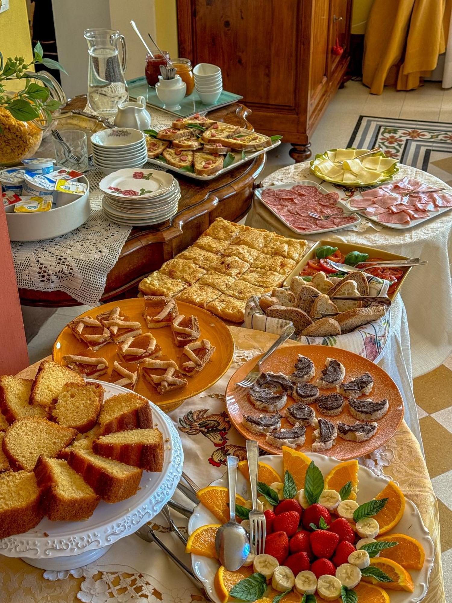 Marta Guest House Lucca Luaran gambar